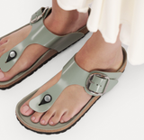 Gizeh Big Buckle Cuir naturel verni - High-Shine Pure Sage