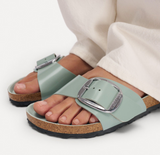 Madrid Big Buckle Cuir naturel verni - High-Shine Pure Sage
